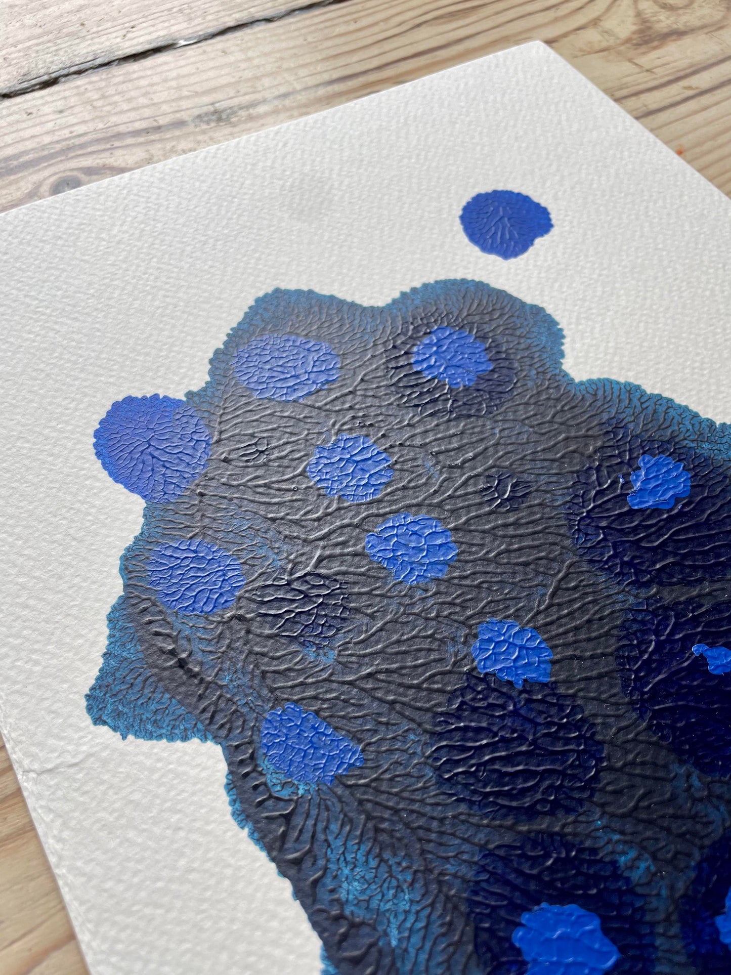 A4 / Blue dots